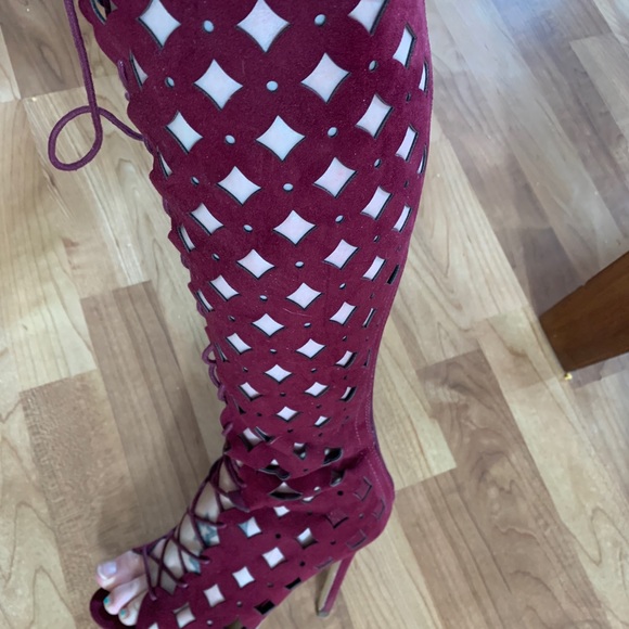 JUST FAB Saucy Burgandy Saucy Boot Heel👠 - Picture 4 of 8